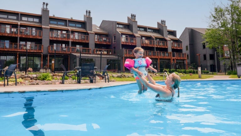 Mother and daughter enjoying the outdoor pool at Caribou Highlands